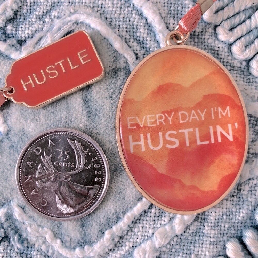 'HUSTLIN' BOOKMARK PENDANT - Picture 5 of 8